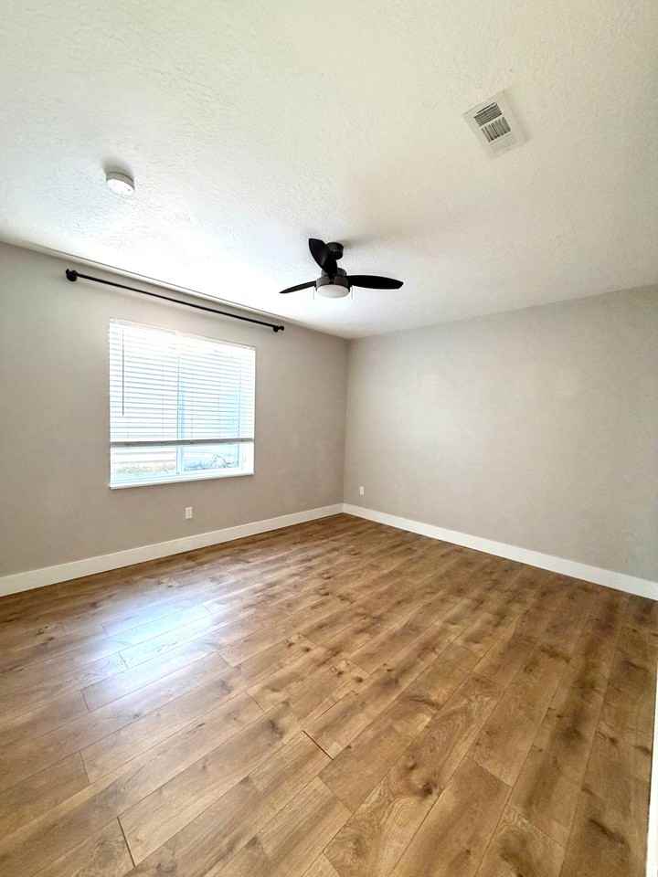 11217 S Hampton Way #A - Photo 3 of 6