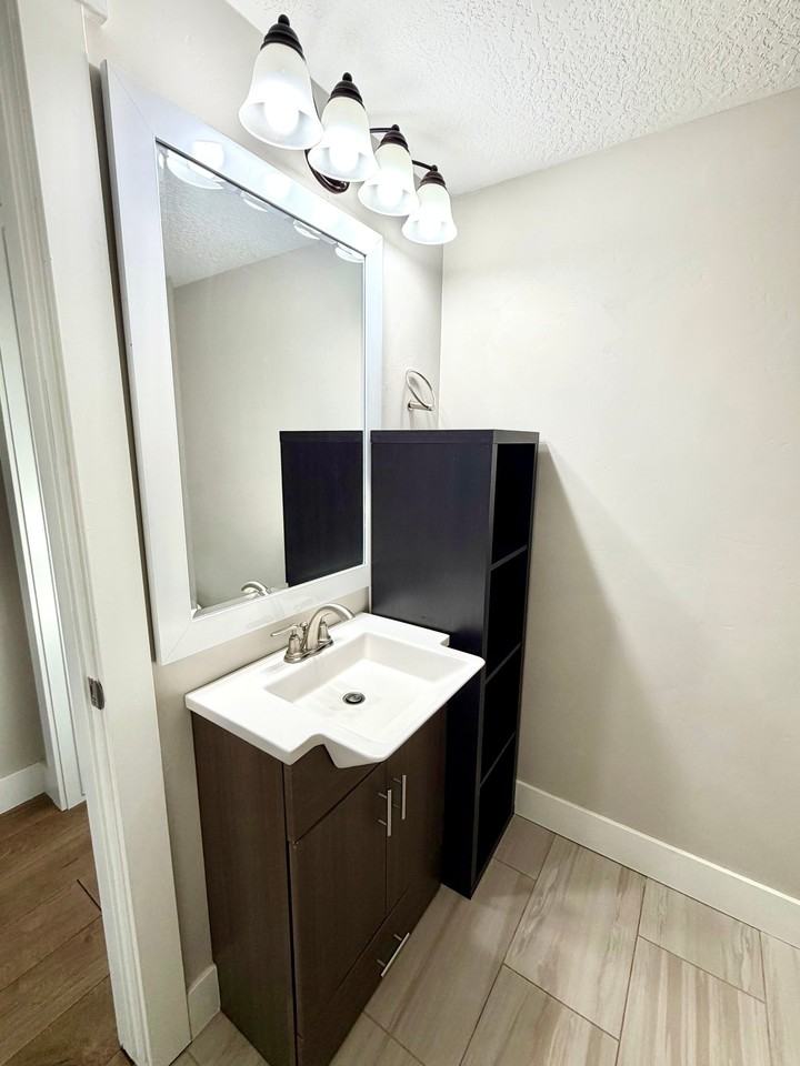 11217 S Hampton Way #A - Photo 4 of 6