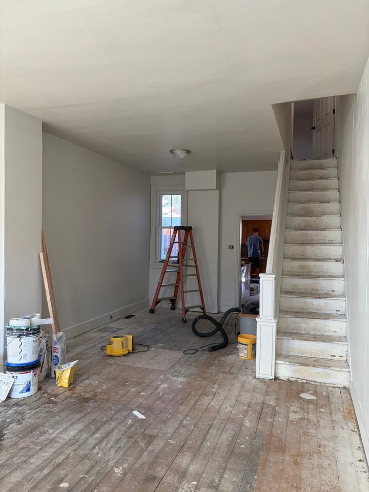 645 Plane St - Photo 2 of 7