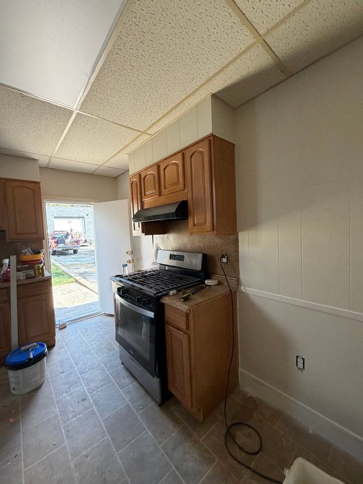645 Plane St - Photo 3 of 7