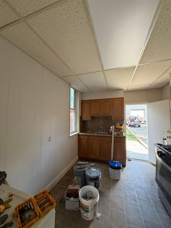 645 Plane St - Photo 4 of 7