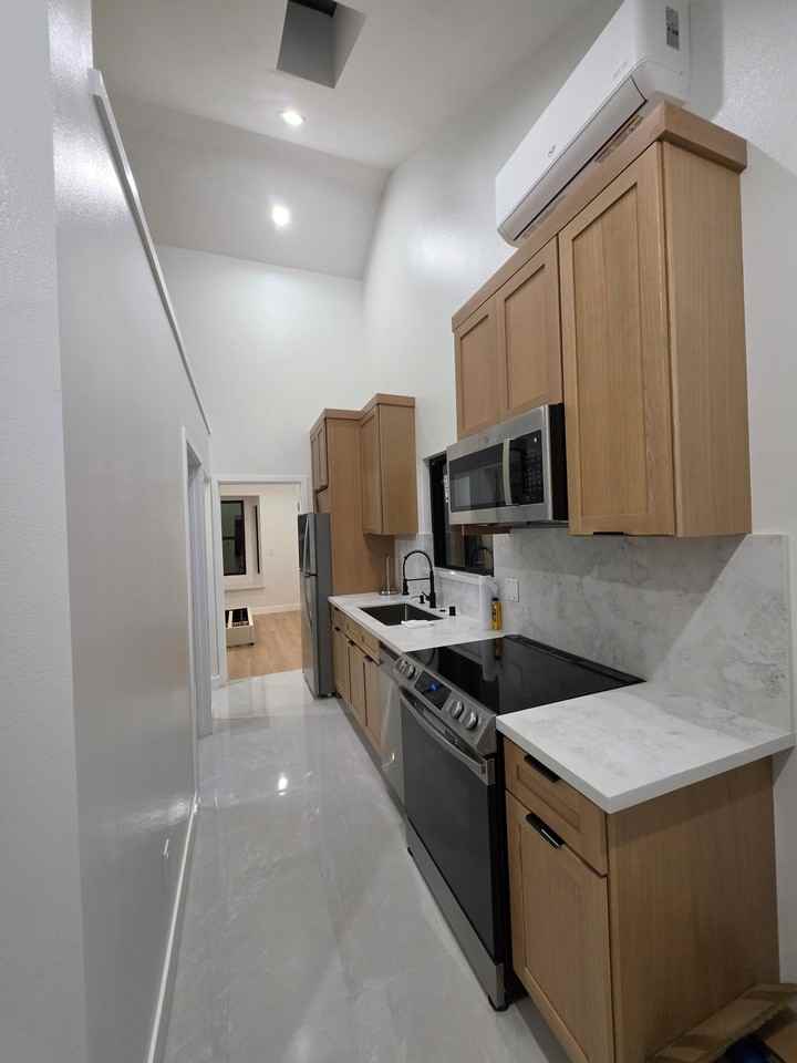22326 Wallingford Ln - Photo 3 of 5