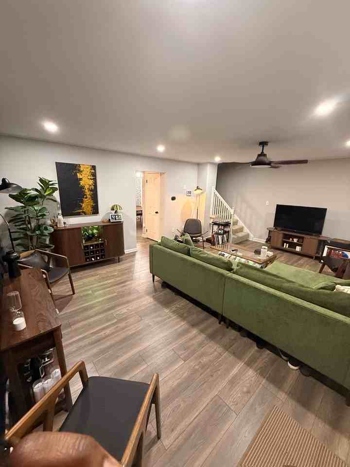 1823 Addison Rd S - Photo 4 of 11