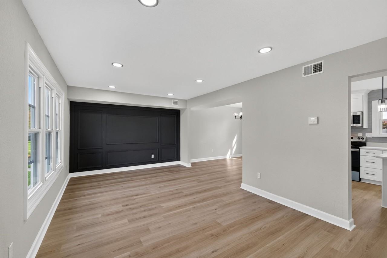 1132 Gladiola Cres - Photo 2 of 20