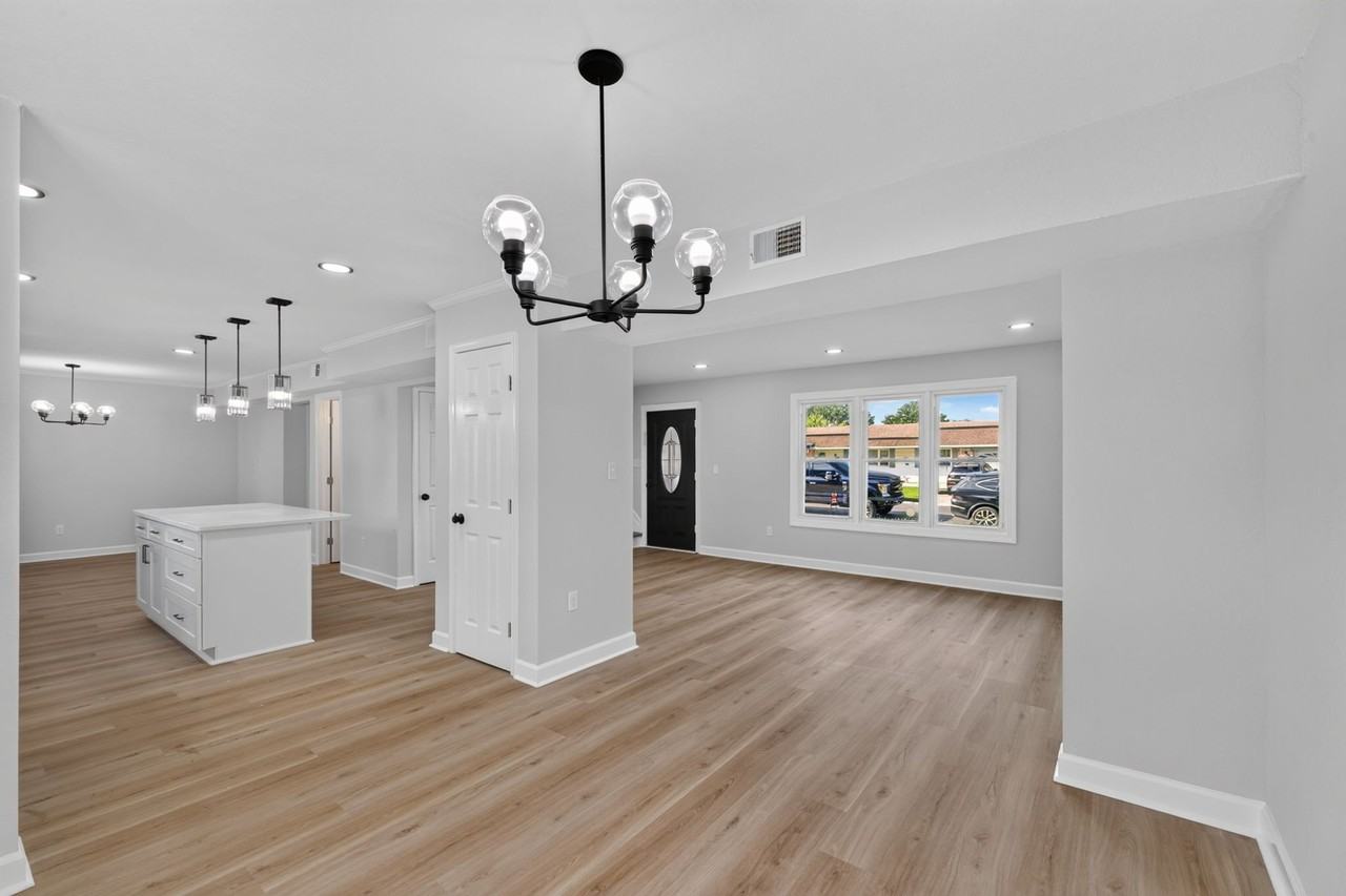 1132 Gladiola Cres - Photo 4 of 20