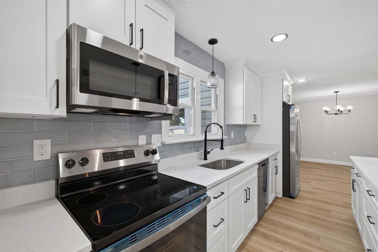 1132 Gladiola Cres - Photo 6 of 20