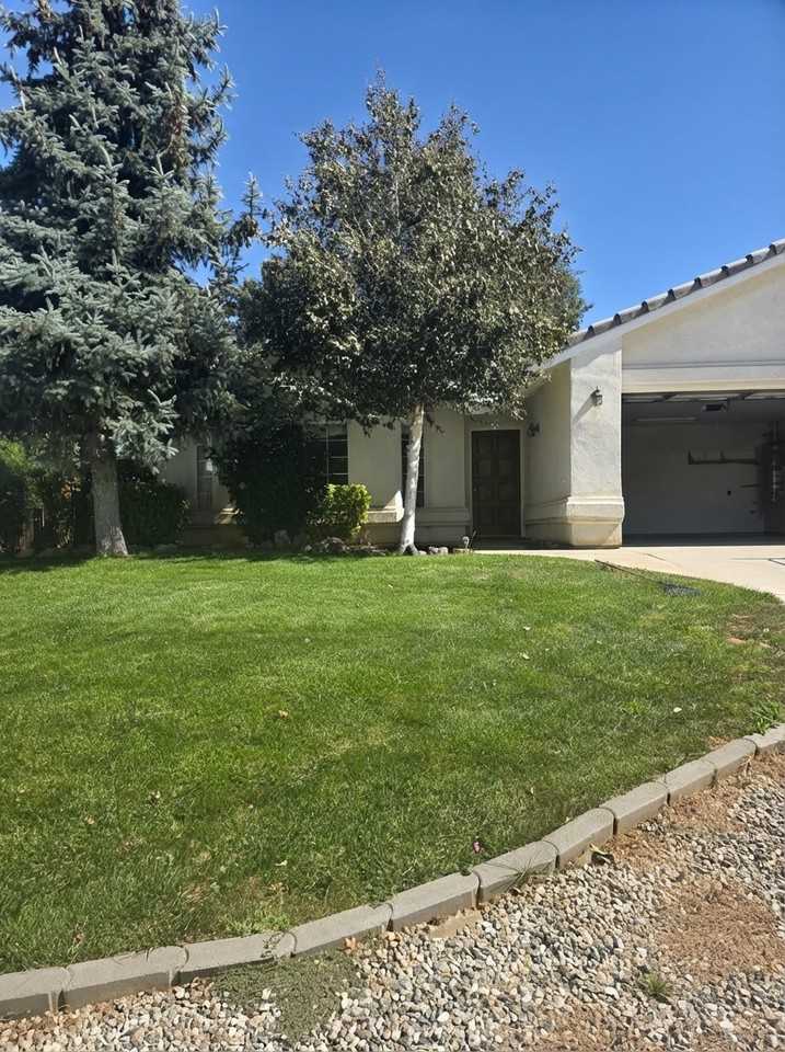 812 Elm St - Photo 2 of 20
