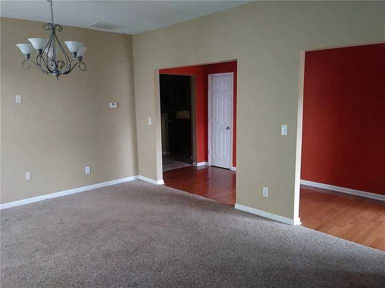 4324 Savannah Ln - Photo 3 of 6