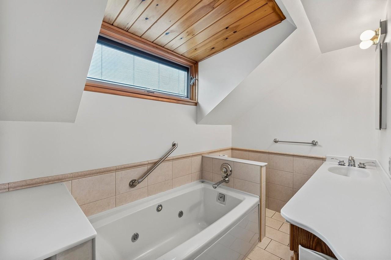 16 Beacon Ave - Photo 5 of 20