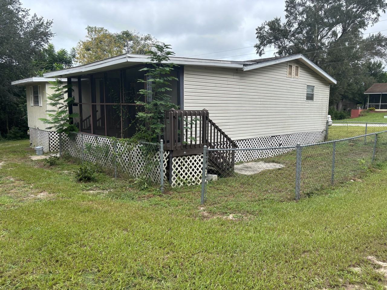 142 Winston Ave - Photo 2 of 13