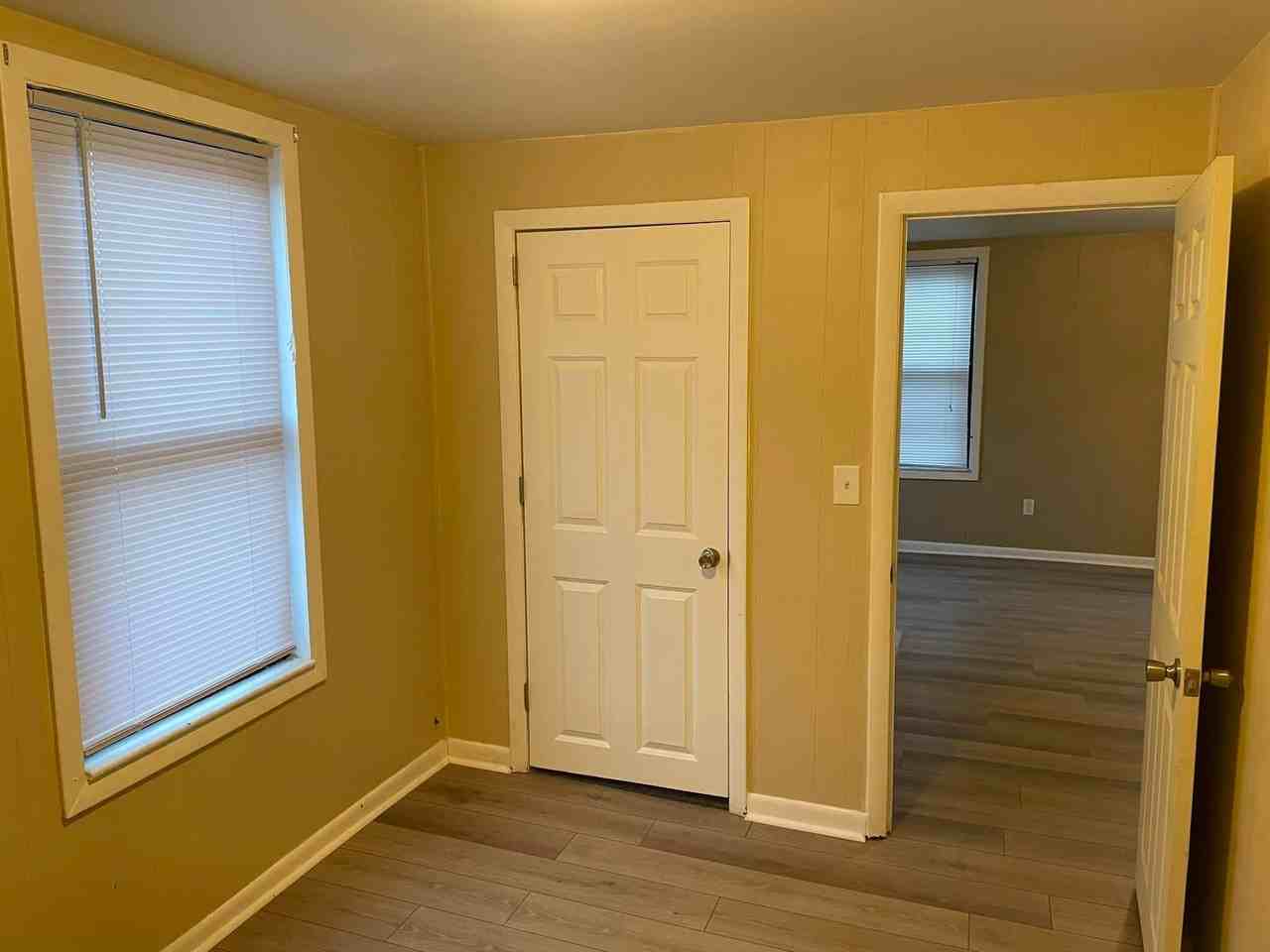 517 Plymouth Ave #1R - Photo 2 of 5