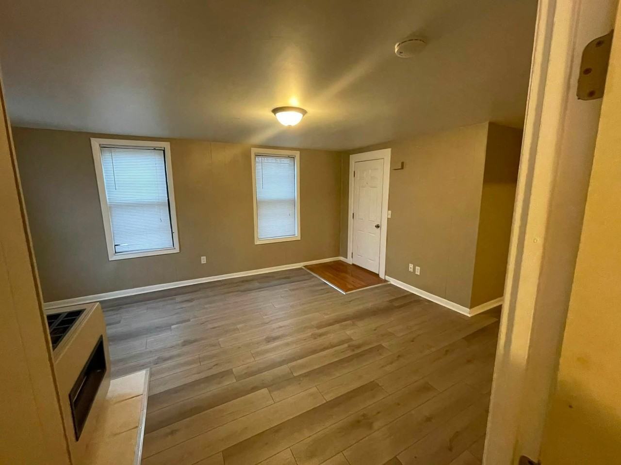 517 Plymouth Ave #1R - Photo 3 of 5