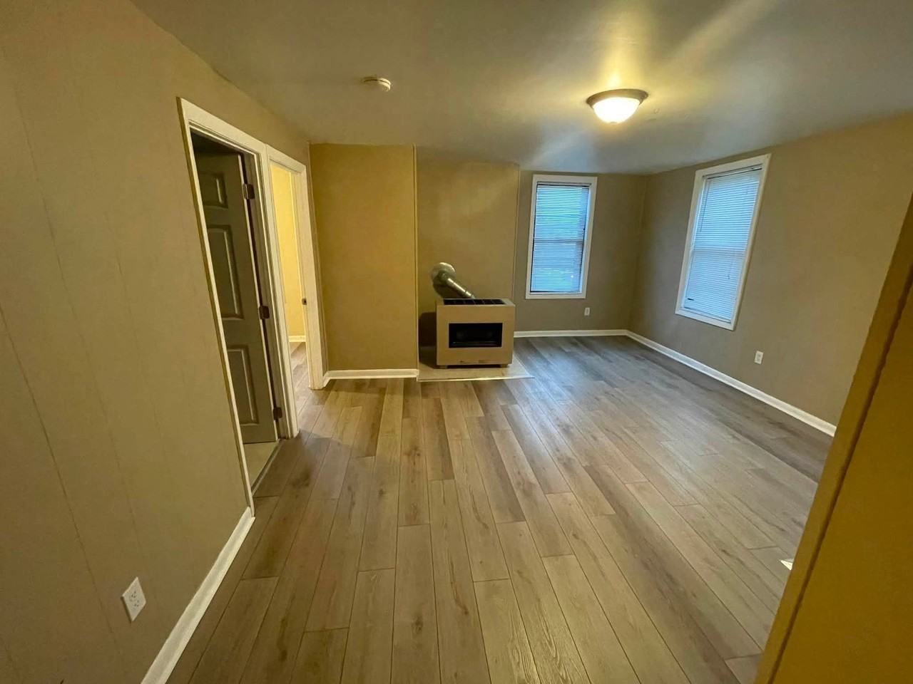 517 Plymouth Ave #1R - Photo 4 of 5