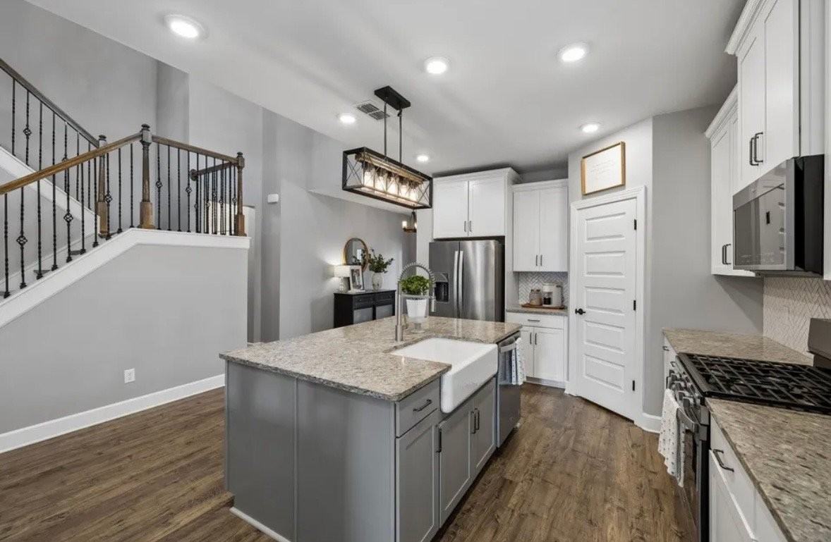 723 Tennypark Ln - Photo 4 of 18