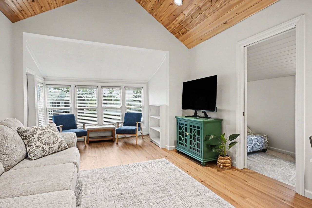 1604 Chestnut Ave - Photo 3 of 20