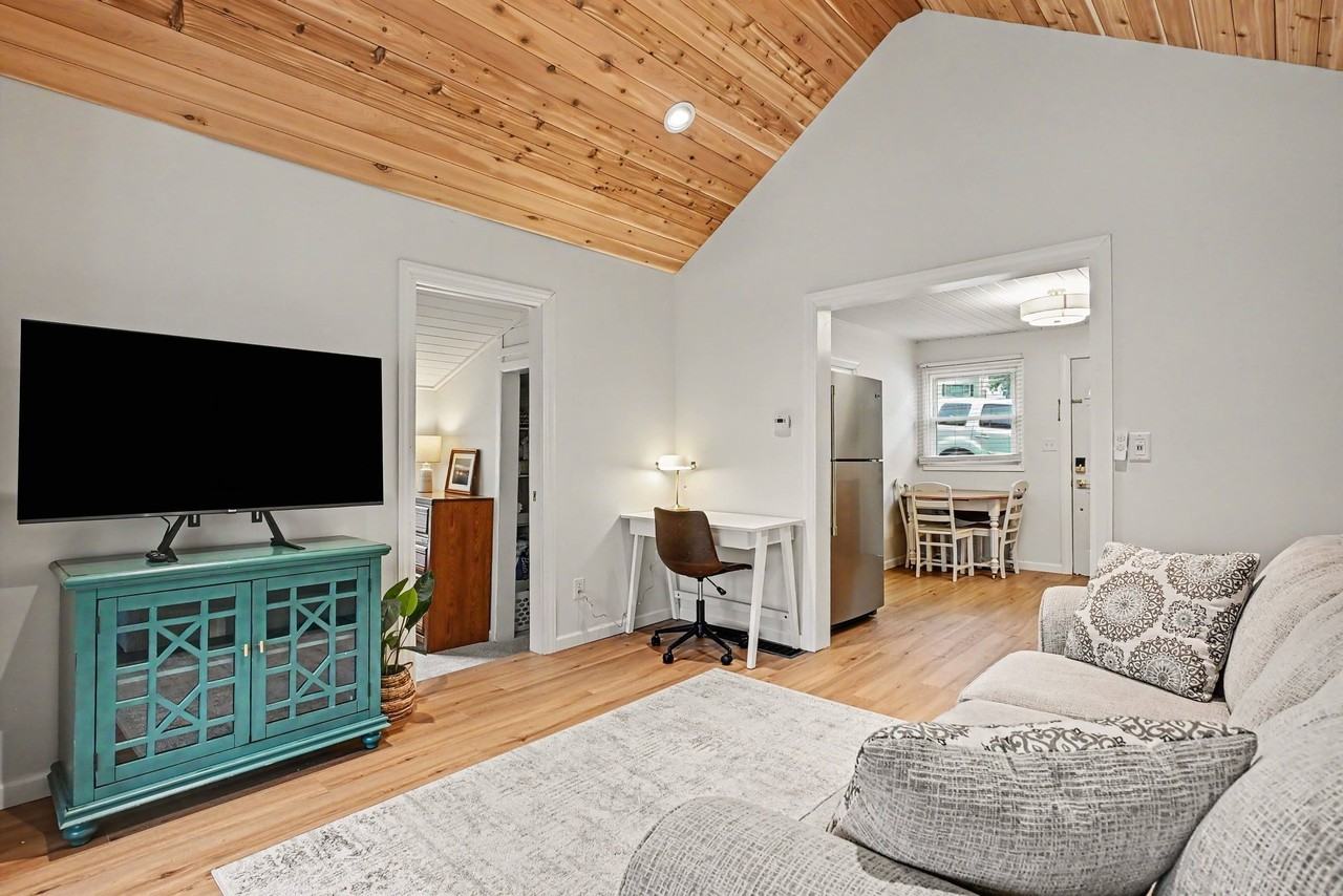 1604 Chestnut Ave - Photo 4 of 20