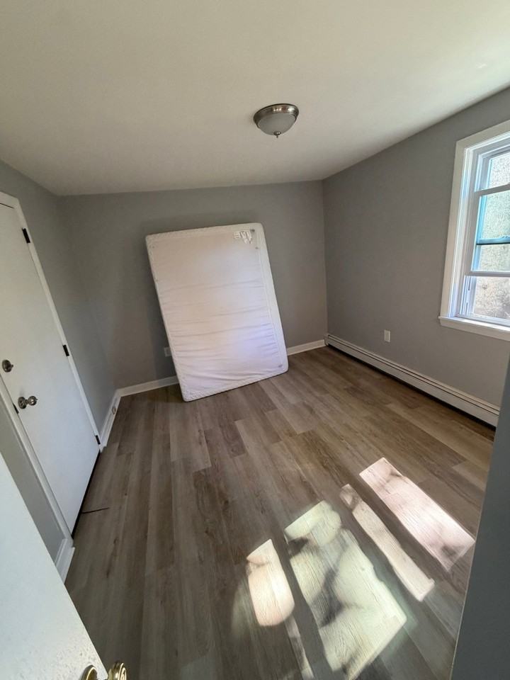 11 Nixon Ave #1R - Photo 5 of 8