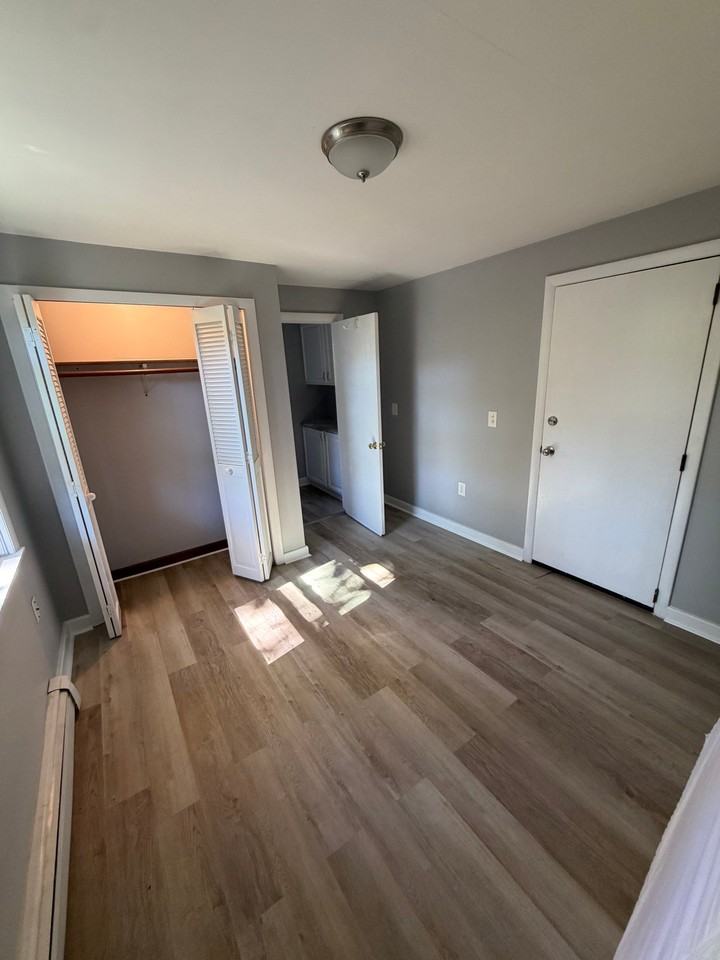 11 Nixon Ave #1R - Photo 6 of 8