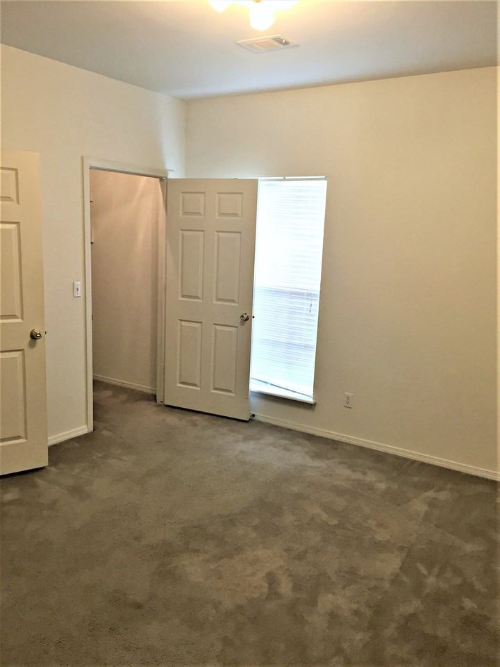 1766 N Gregg Ave #2 - Photo 6 of 11