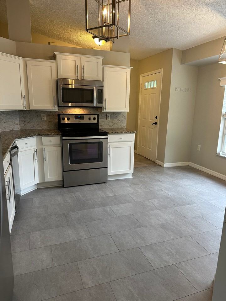 16 Bassett Ln - Photo 2 of 14