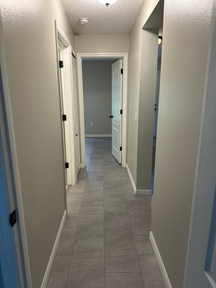 16 Bassett Ln - Photo 3 of 14