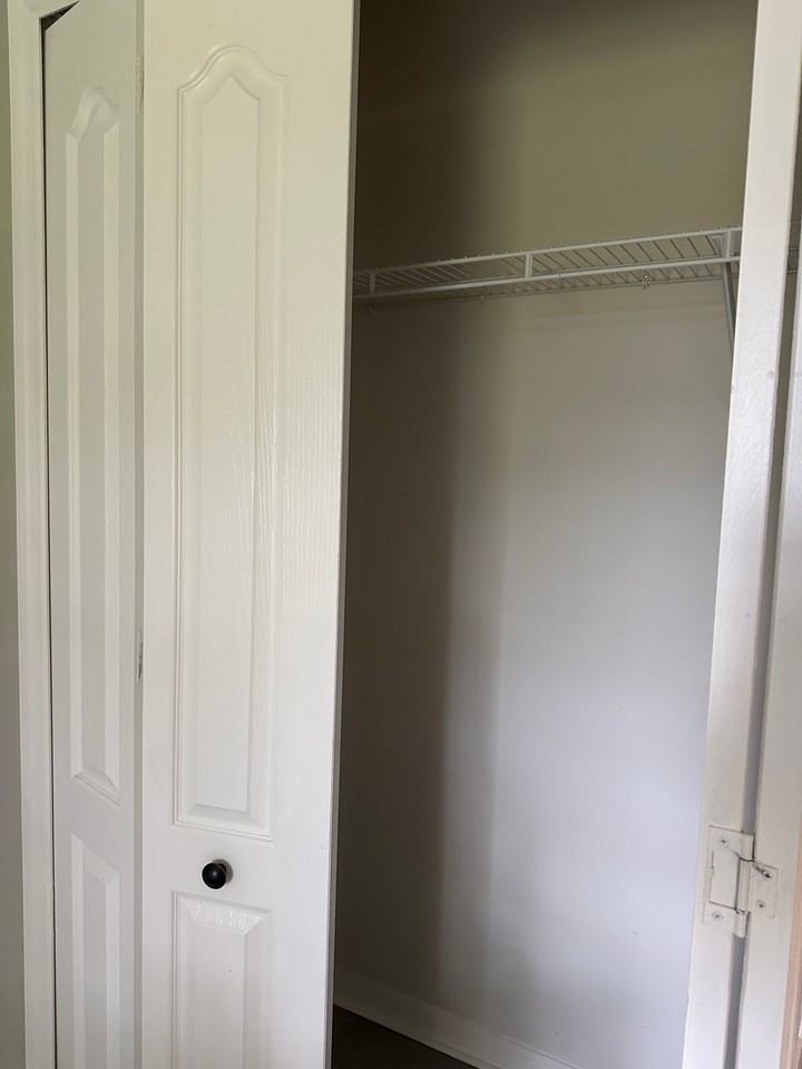 16 Bassett Ln - Photo 4 of 14