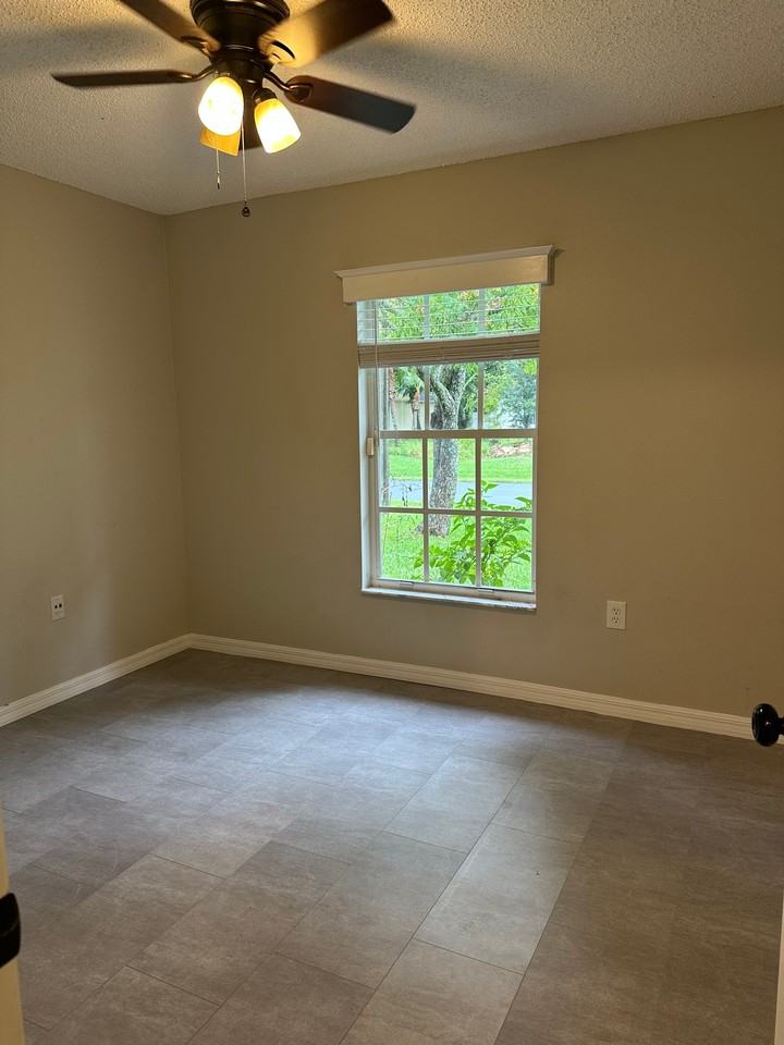 16 Bassett Ln - Photo 6 of 14