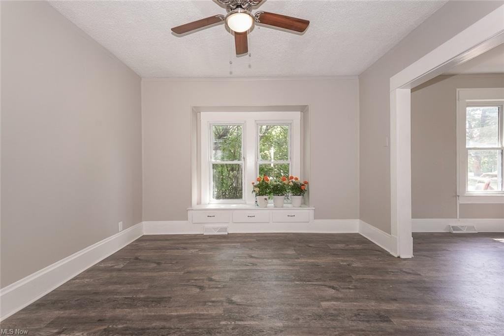 2243 Reid Ave - Photo 4 of 20