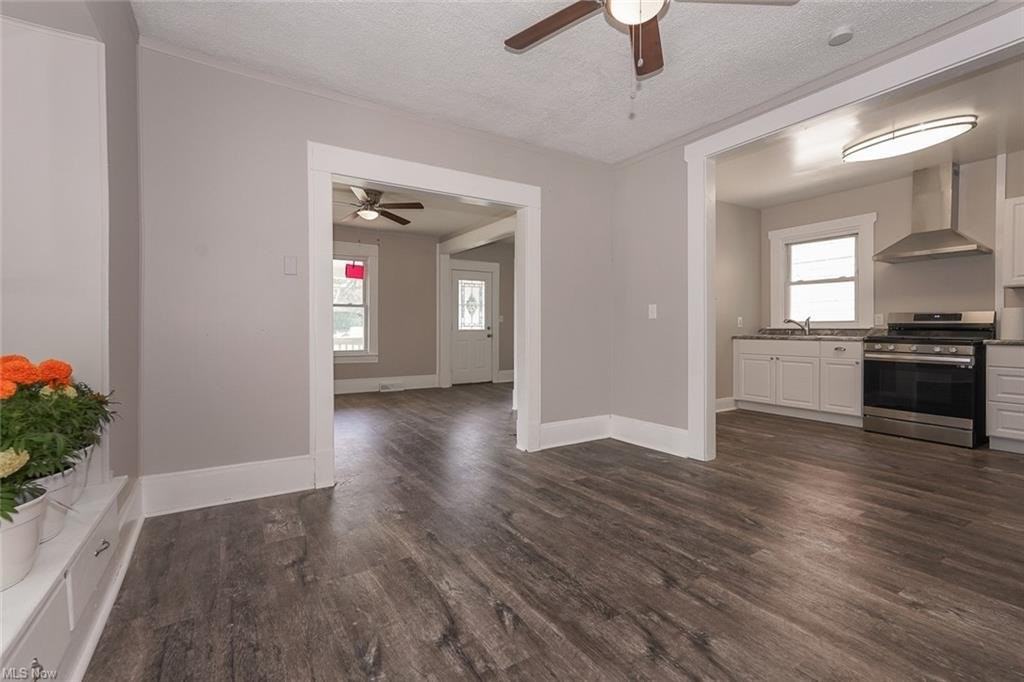 2243 Reid Ave - Photo 6 of 20