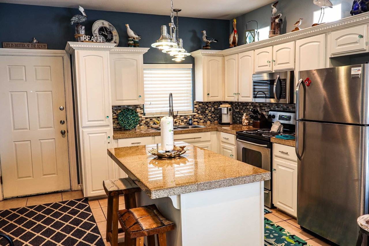107 W Bahama St #3 - Photo 3 of 18