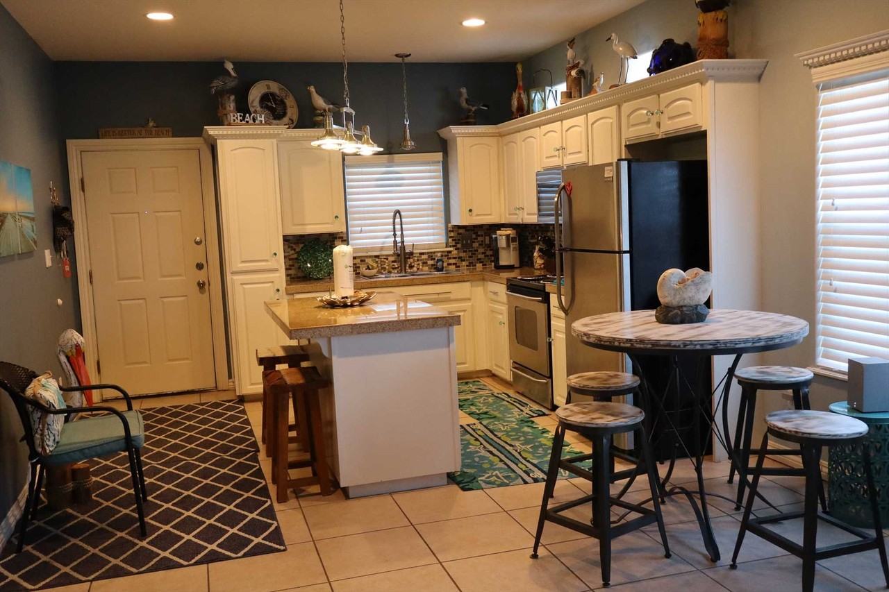 107 W Bahama St #3 - Photo 4 of 18