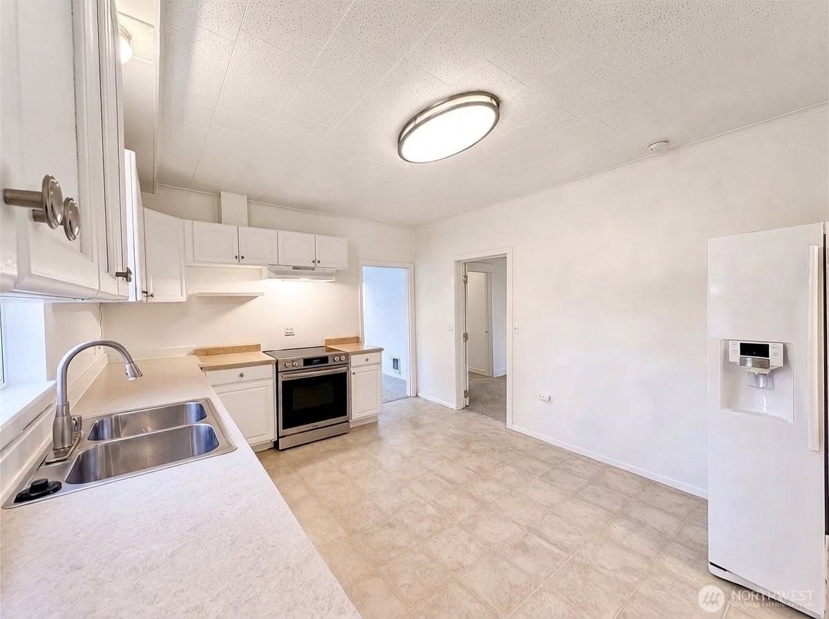 7506 Lower Ridge Rd - Photo 2 of 11