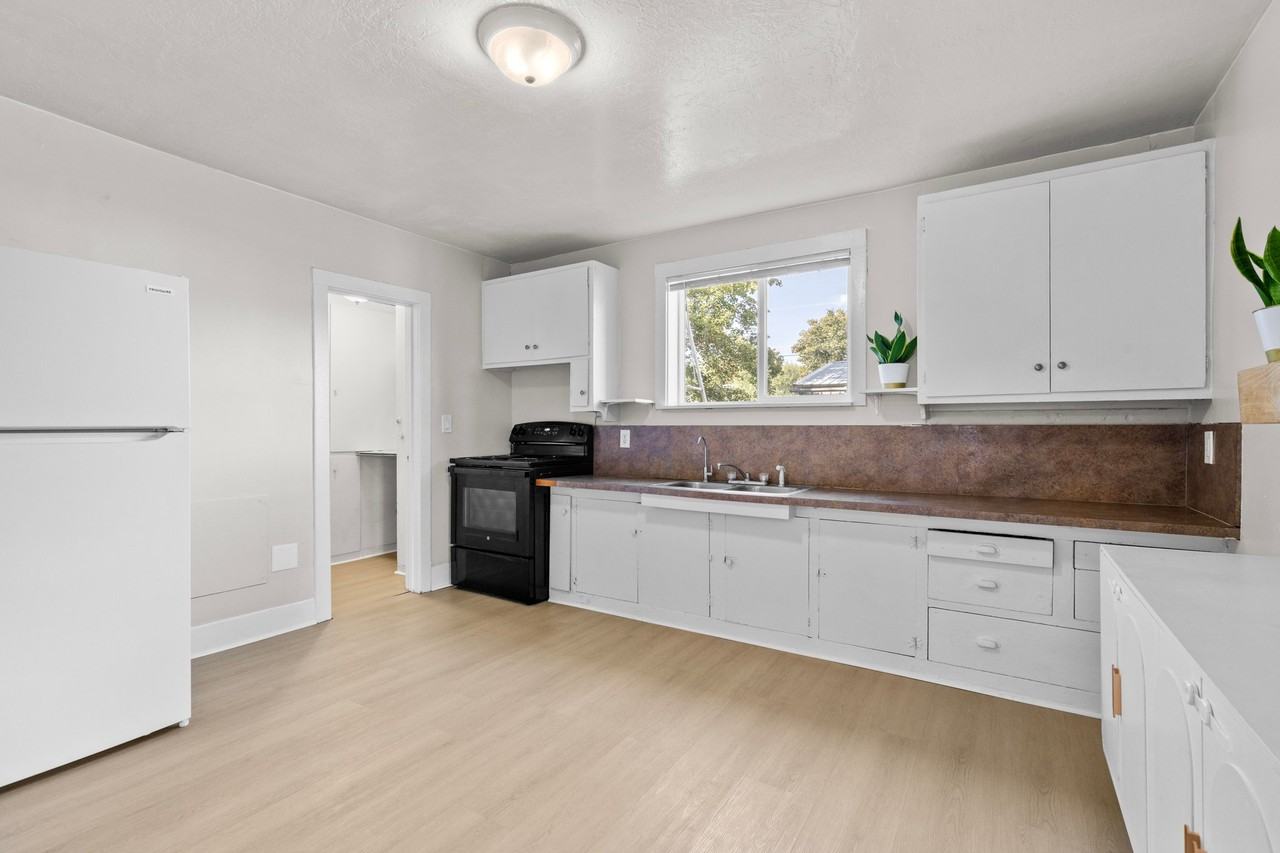 497 1st W - Photo 3 of 17