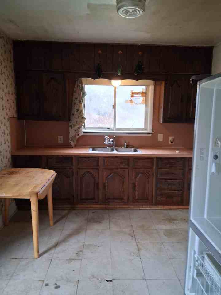 818 E Dewey St - Photo 2 of 15