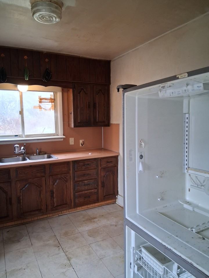 818 E Dewey St - Photo 4 of 15