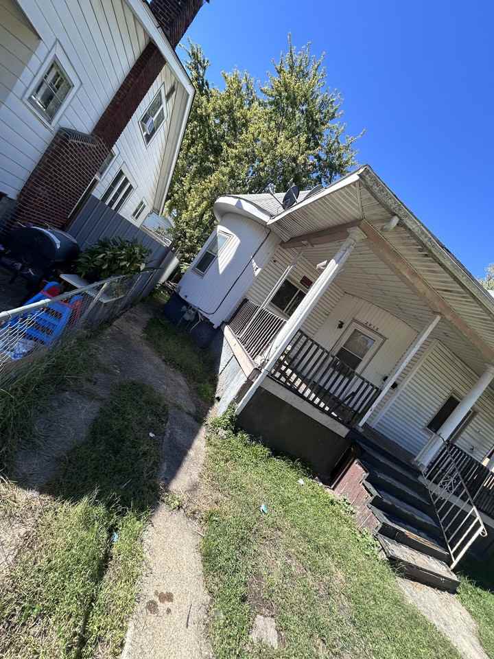 2015 N Union St - Photo 2 of 19