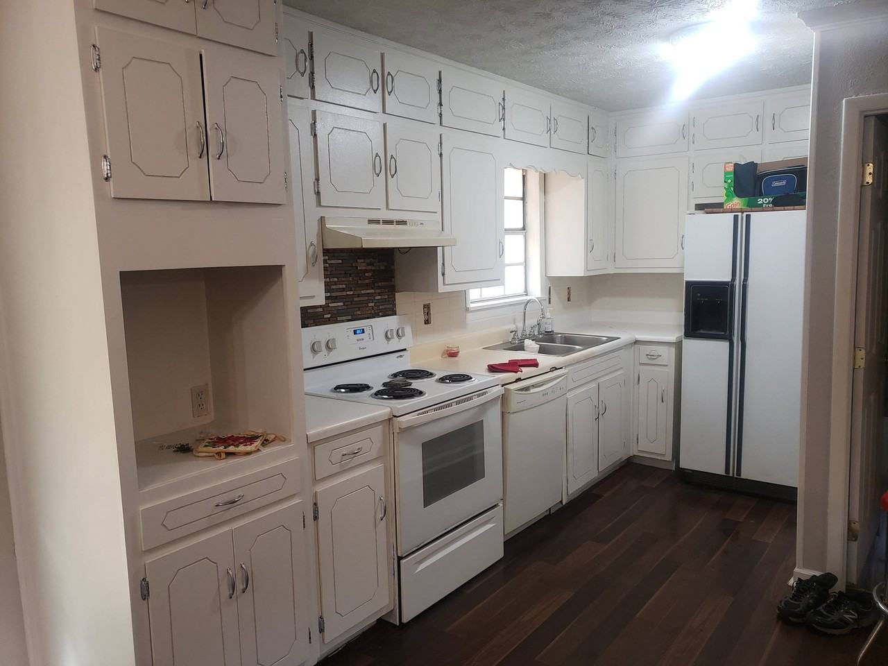 617 Loy St - Photo 3 of 3