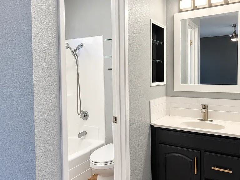 21606 Belshire Ave #7 - Photo 5 of 14