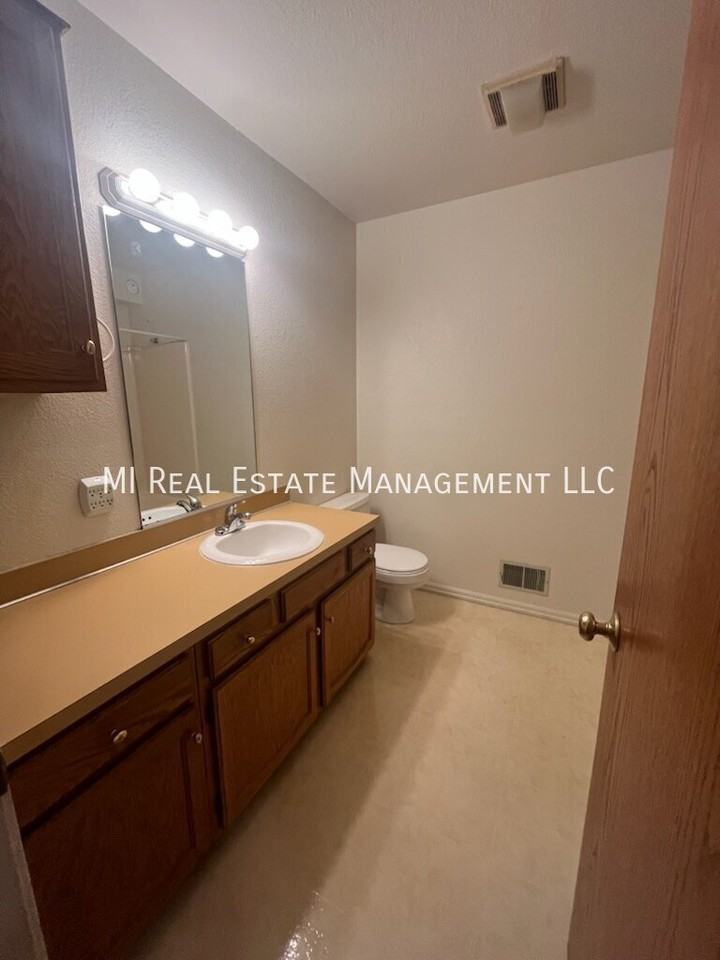 2726 Kragspough Ct - Photo 4 of 10
