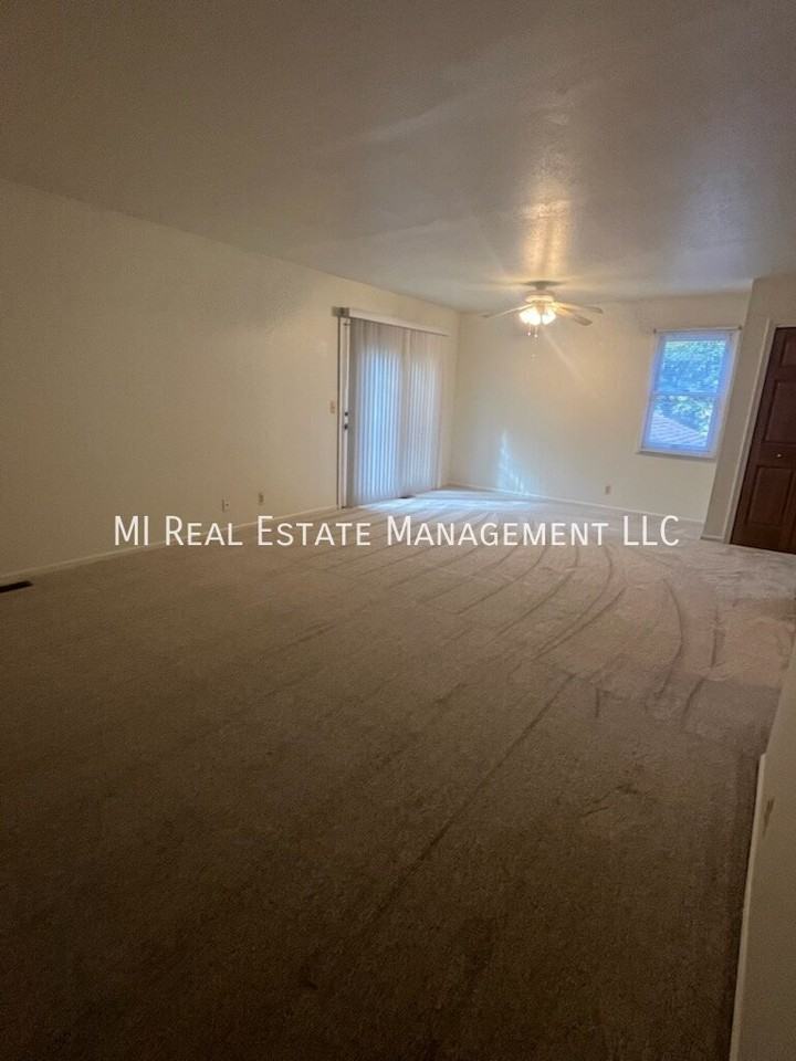 2726 Kragspough Ct - Photo 7 of 10