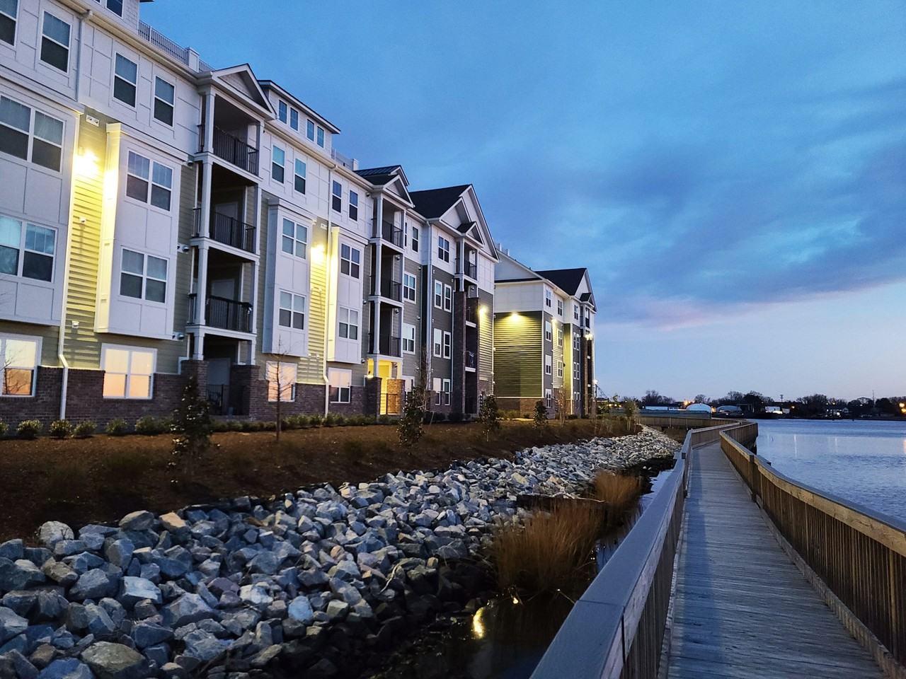 The Retreat at Harbor Pointe - Photo 6 of 11