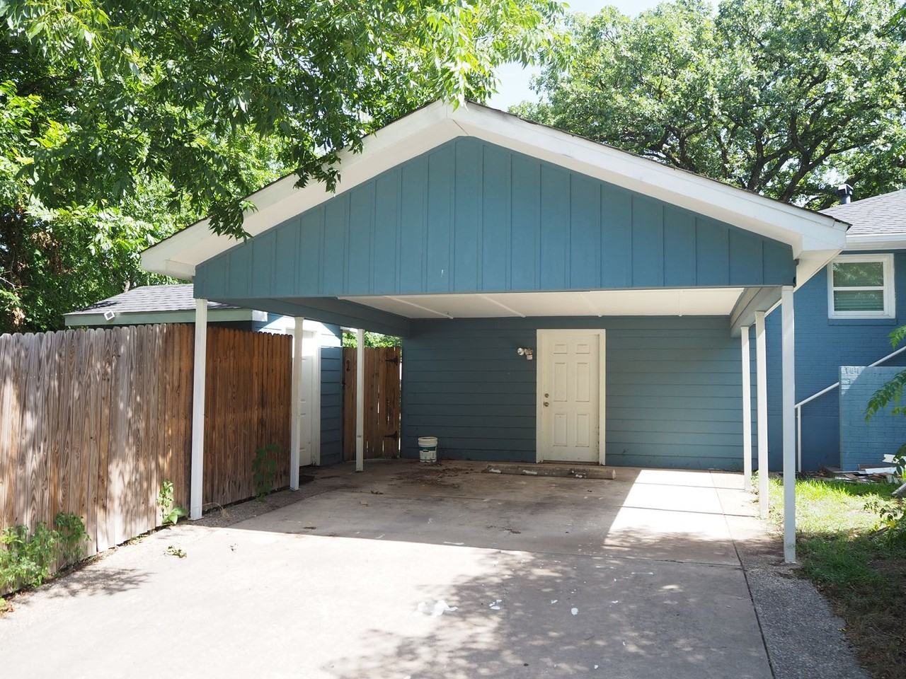 925 S Denton St - Photo 4 of 20