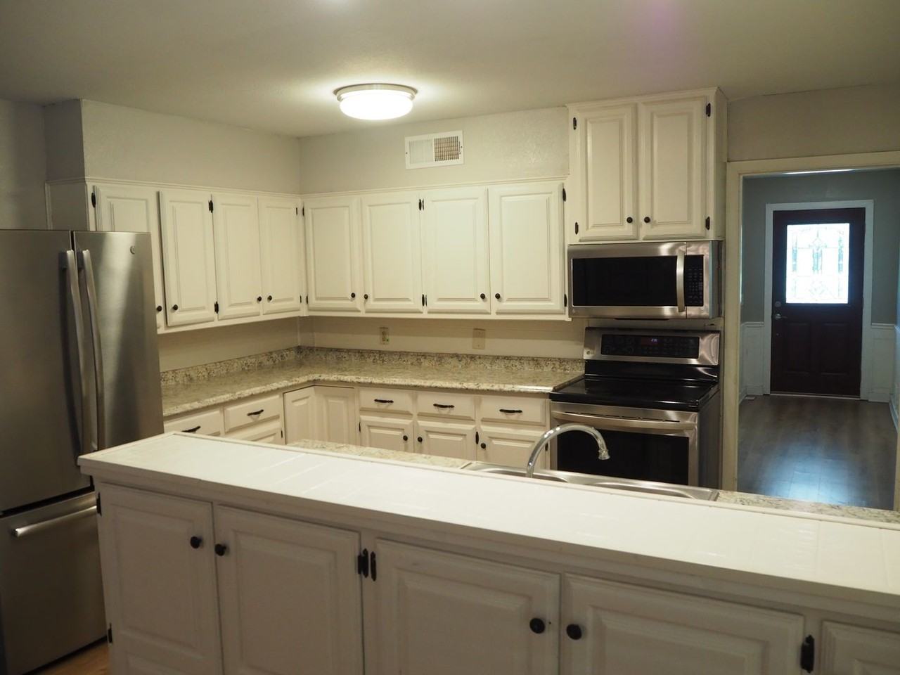 925 S Denton St - Photo 6 of 20
