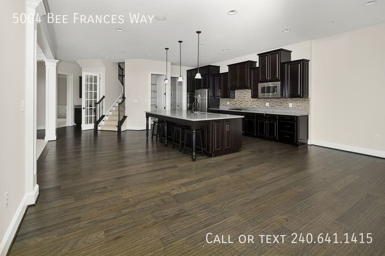 5004 Bee Frances Way - Photo 4 of 43