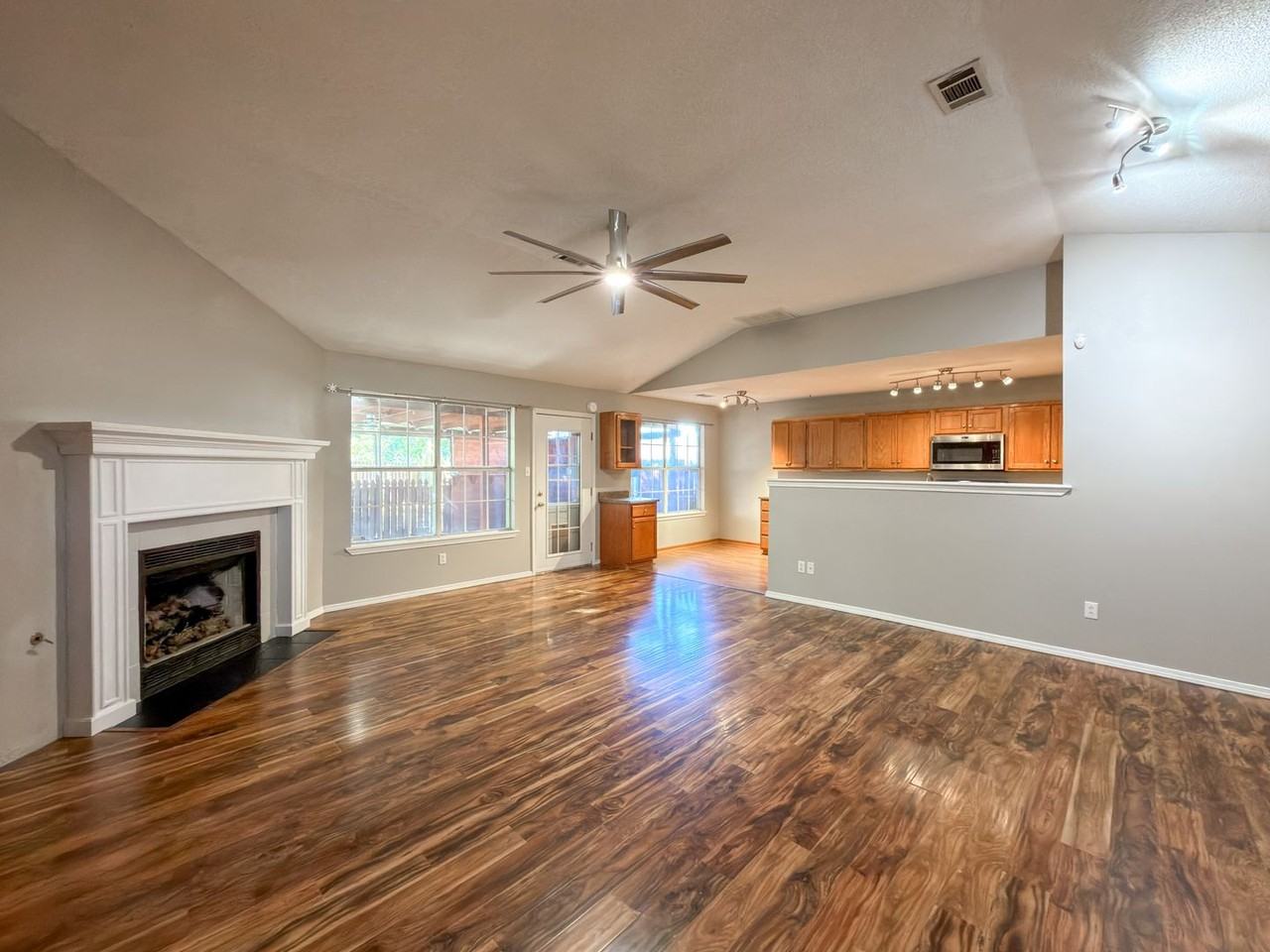 7812 S 25th St - Photo 2 of 24