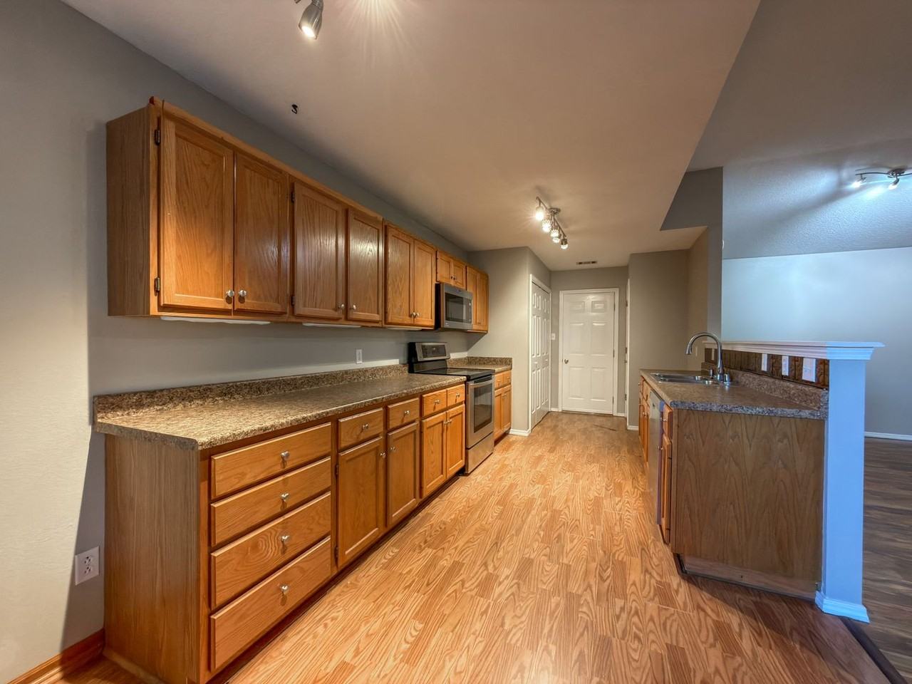 7812 S 25th St - Photo 6 of 24