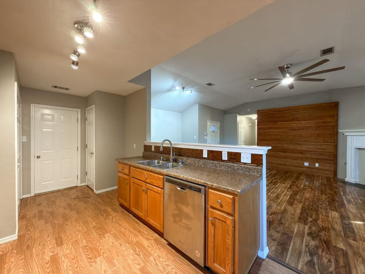 7812 S 25th St - Photo 7 of 24
