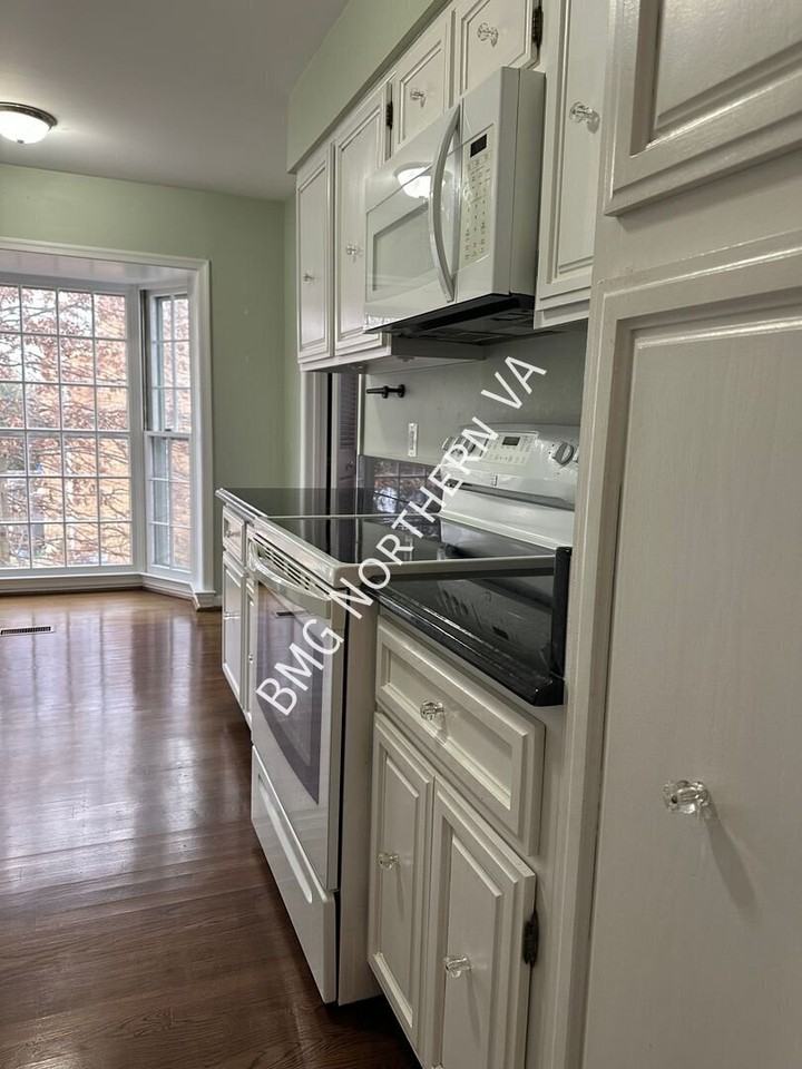 1742 Chain Bridge Rd - Photo 3 of 12