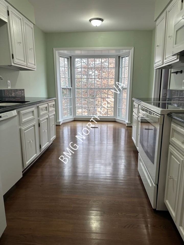 1742 Chain Bridge Rd - Photo 4 of 12
