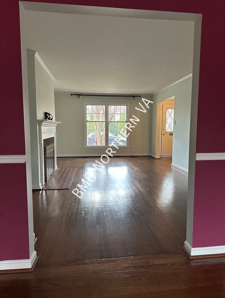 1742 Chain Bridge Rd - Photo 5 of 12